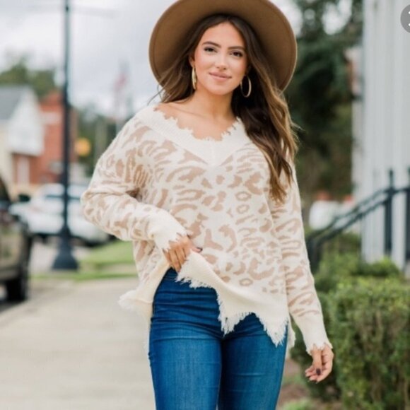 Main Strip Distressed V-Neck Pullover Sweater Cream/Tan Leopard Print Raw Hem M - Picture 1 of 10